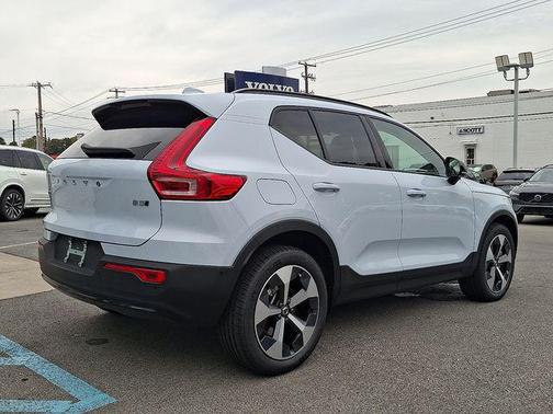 2026 Volvo XC40 B5 Plus