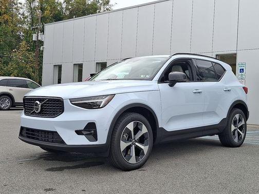 2026 Volvo XC40 B5 Plus