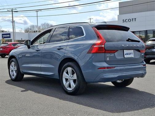 2022 Volvo XC60 B5 Momentum