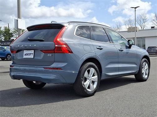 2022 Volvo XC60 B5 Momentum
