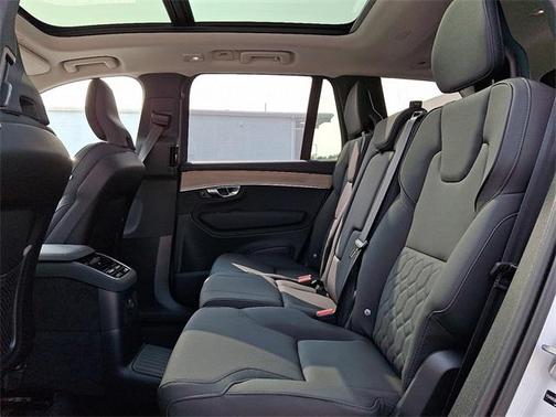 2025 Volvo XC90 Plug-In Hybrid T8 Plus 7-Seater