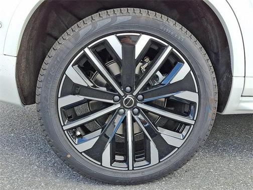 2025 Volvo XC90 Plug-In Hybrid T8 Ultra 7-Seater