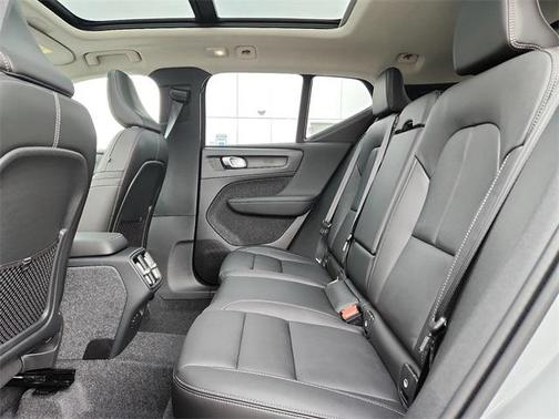 2025 Volvo XC40 B5 Plus Bright Theme