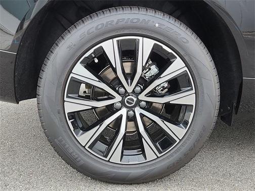 2025 Volvo XC60 Plus
