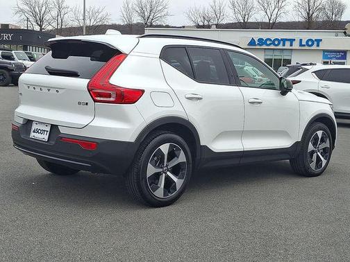 2023 Volvo XC40 B5 Plus Dark Theme