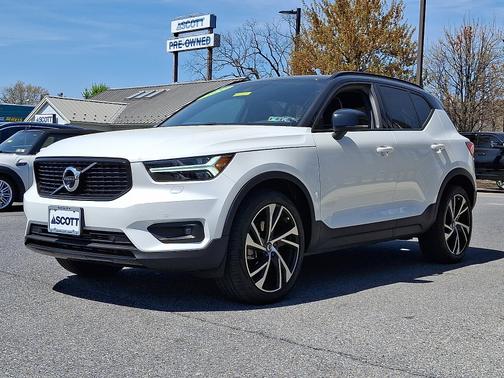 2022 Volvo XC40 T5 AWD R-Design