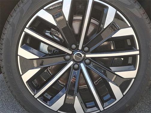 2025 Volvo XC90 B6 Plus 7-Seater