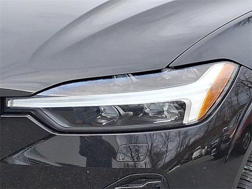 2023 Volvo XC60 B5 Plus Dark Theme