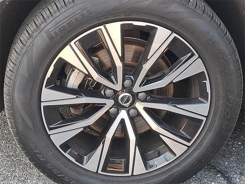 2023 Volvo XC60 B5 Plus Dark Theme