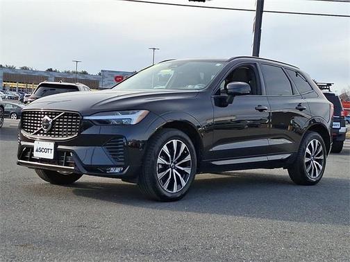 2023 Volvo XC60 B5 Plus Dark Theme