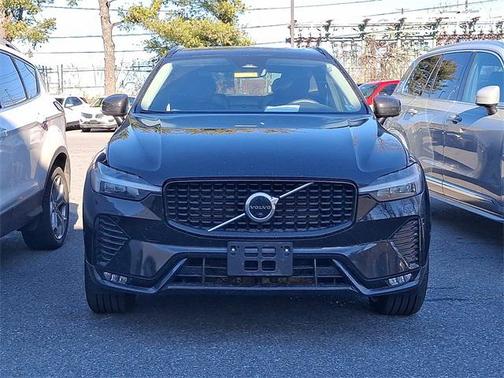 2023 Volvo XC60 B5 Plus Dark Theme
