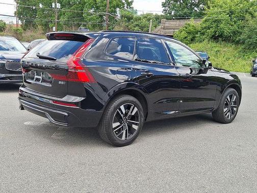 Onyx Black Metallic 2026 Volvo XC60 B5 Plus