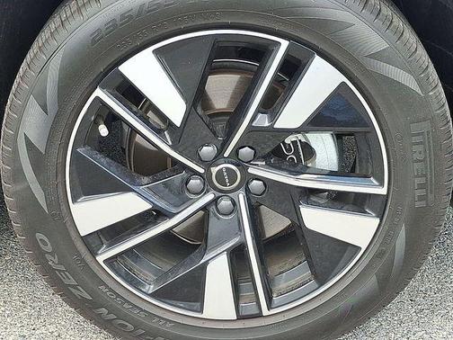 Onyx Black Metallic 2026 Volvo XC60 B5 Plus