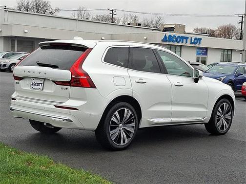 2023 Volvo XC60 B5 Plus Bright Theme