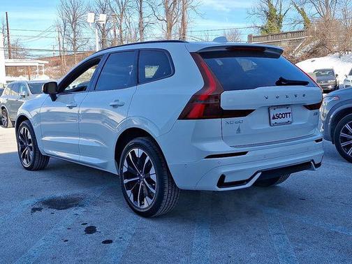 2026 Volvo XC60 B5 Plus