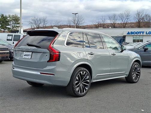 2025 Volvo XC90 B6 Plus 7-Seater