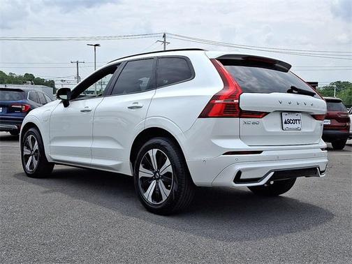 2025 Volvo XC60 Plug-In Hybrid T8 Plus