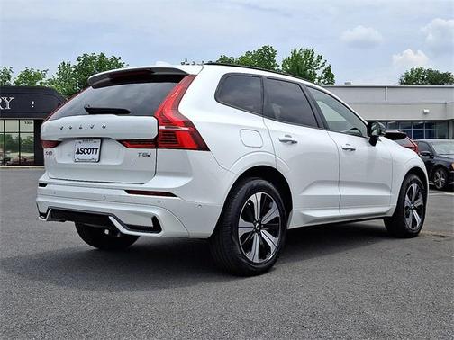 2025 Volvo XC60 Plug-In Hybrid T8 Plus