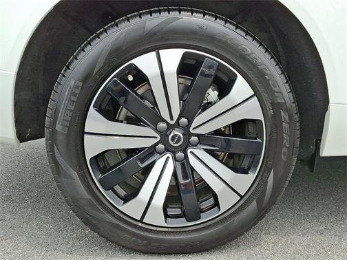 2025 Volvo XC60 Plug-In Hybrid T8 Plus