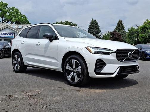 2025 Volvo XC60 Plug-In Hybrid T8 Plus