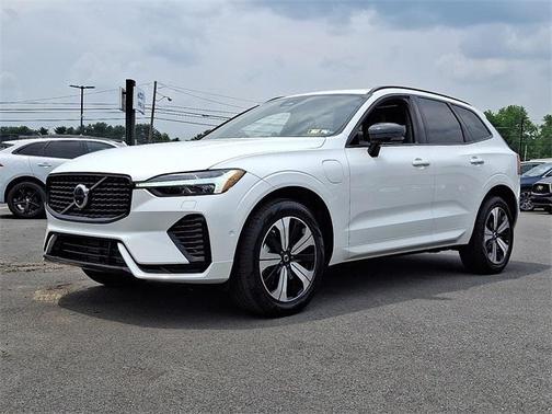 2025 Volvo XC60 Plug-In Hybrid T8 Plus