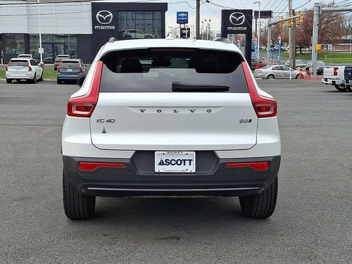 Crystal White Metallic 2023 Volvo XC40 B5 Plus Dark Theme