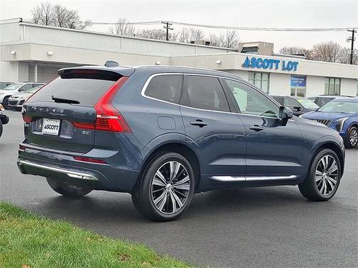 2023 Volvo XC60 B5 Plus Bright Theme