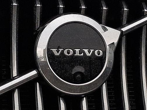 2022 Volvo XC90 T6 Momentum