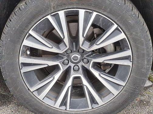 2022 Volvo XC90 T6 Momentum