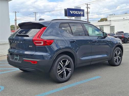 2026 Volvo XC40 B5 Plus