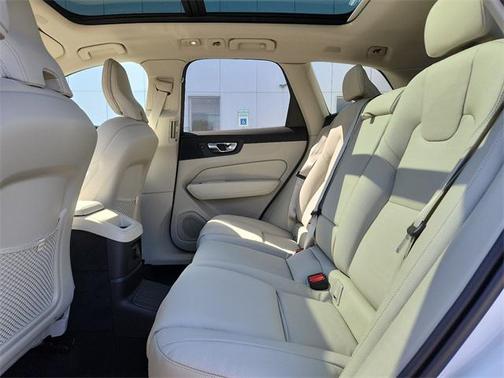 2025 Volvo XC60 Plug-In Hybrid Plus