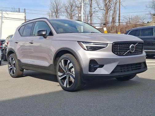 Aurora Silver 2026 Volvo XC40 Ultra, B5 AWD Gas (mild hybrid), Dark