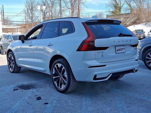 2026 Volvo XC60 B5 Plus