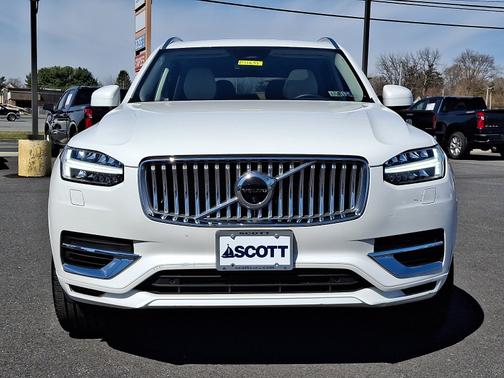 2023 Volvo XC90 Recharge Plug-In Hybrid Plus 6-Seater