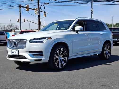 2023 Volvo XC90 Recharge Plug-In Hybrid Plus 6-Seater