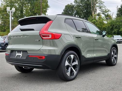 2025 Volvo XC40 Plus Dark Theme