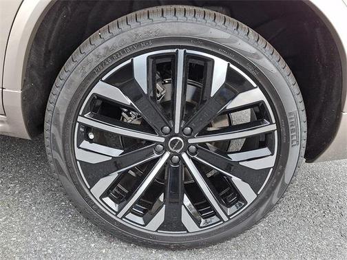 2026 Volvo XC90 B6 Ultra Dark Theme 7-Seater