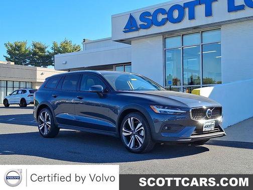2025 Volvo V60 Cross Country B5 Plus