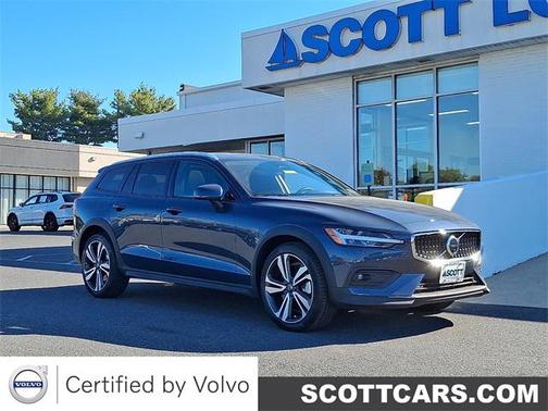2025 Volvo V60 Cross Country B5 Plus