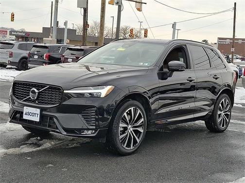 2025 Volvo XC60 B5 Plus