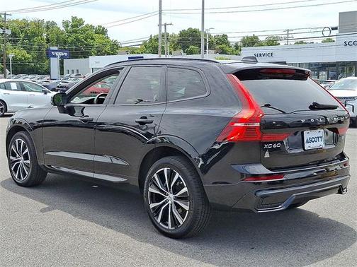 2024 Volvo XC60 B5 Plus Dark Theme