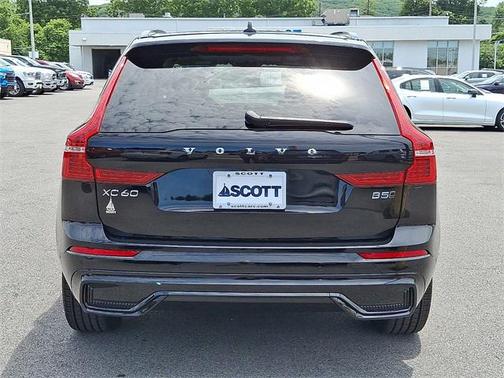 2024 Volvo XC60 B5 Plus Dark Theme