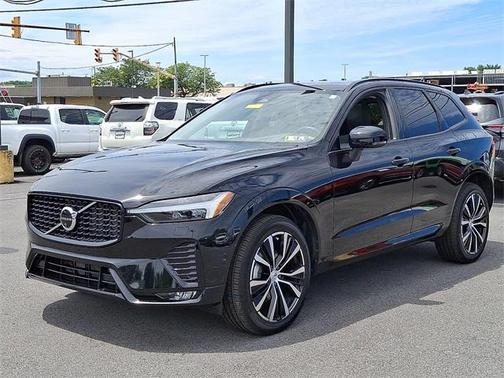 2024 Volvo XC60 B5 Plus Dark Theme