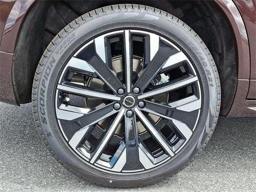 2025 Volvo XC90 B5 Core