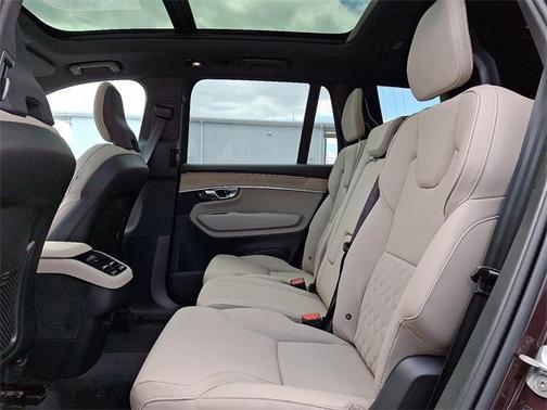 2025 Volvo XC90 B5 Core
