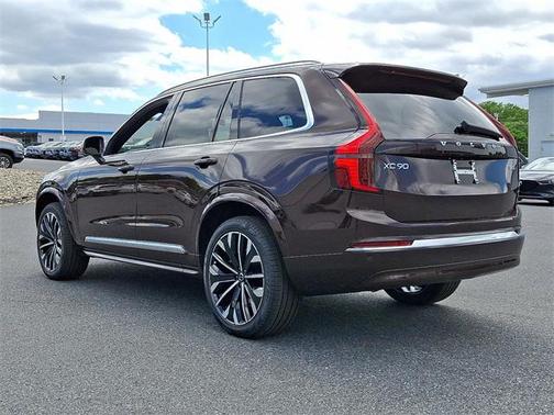 2025 Volvo XC90 B5 Core