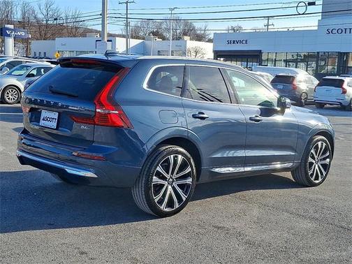 2023 Volvo XC60 B6 Ultimate Bright Theme
