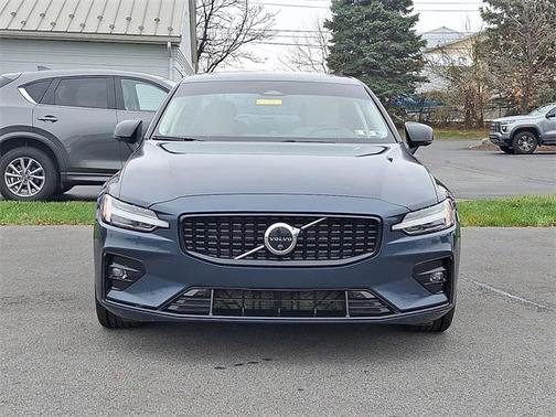 2024 Volvo S60 B5 Ultimate Dark Theme
