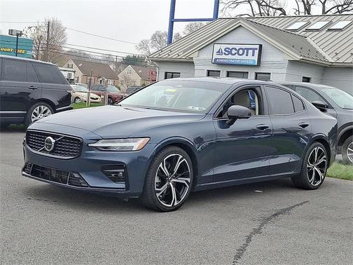 2024 Volvo S60 B5 Ultimate Dark Theme