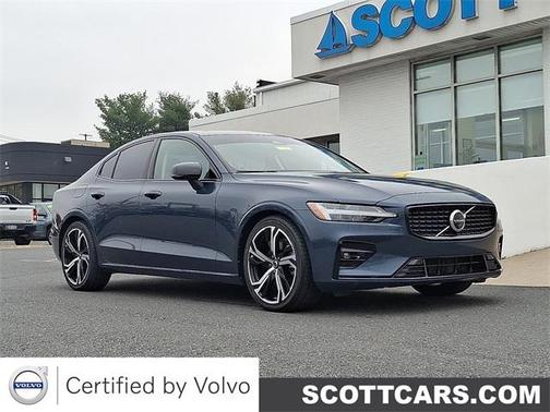 2024 Volvo S60 B5 Ultimate Dark Theme